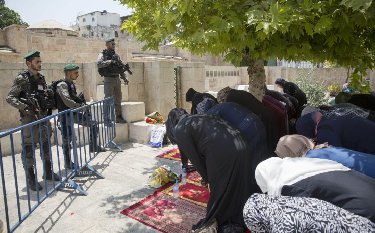 Επιστρέφουν για προσευχή στην Πλατεία των Τζαμιών οι Παλαιστίνιοι