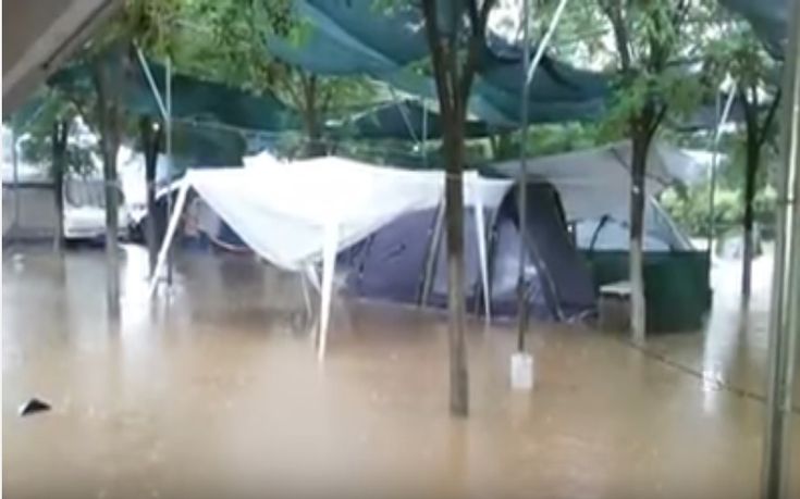 Πλωτή πολιτεία έγινε κάμπινγκ της Χαλκιδικής
