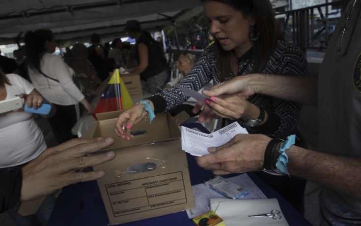 Με αίμα βάφτηκε το άτυπο δημοψήφισμα στη Βενεζουέλα