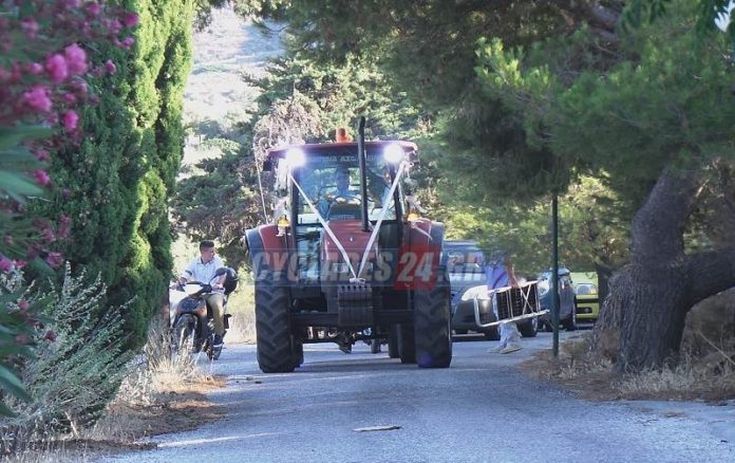 Πήγαν στον γάμο στη Σύρο με… τρακτέρ