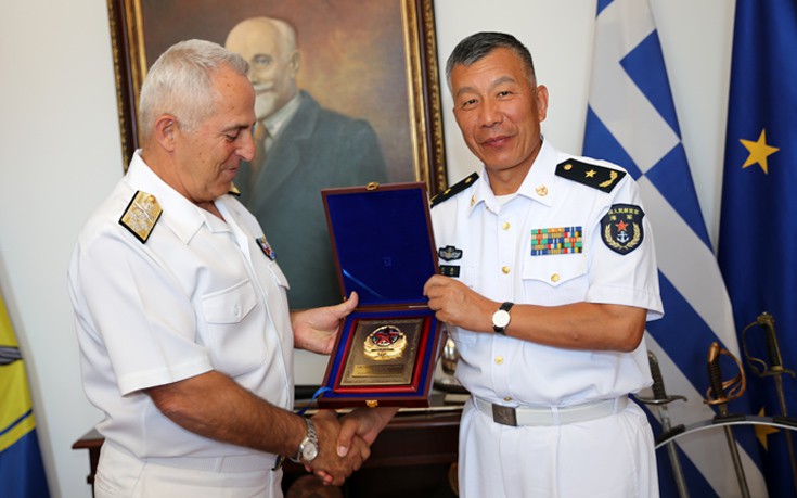 Συνάντηση με αξιωματικούς του πολεμικού ναυτικού της Κίνας είχε ο αρχηγός ΓΕΕΘΑ