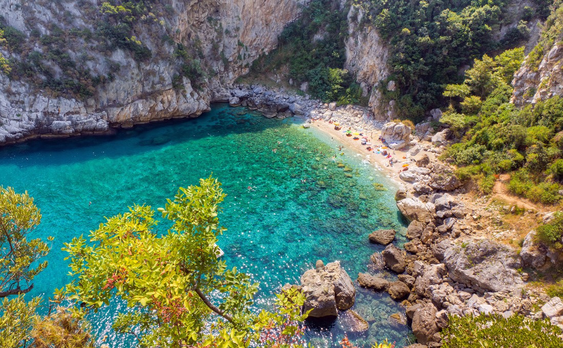 Η Φακίστρα με τα τιρκουάζ νερά και την πηλιορείτικη ομορφιά