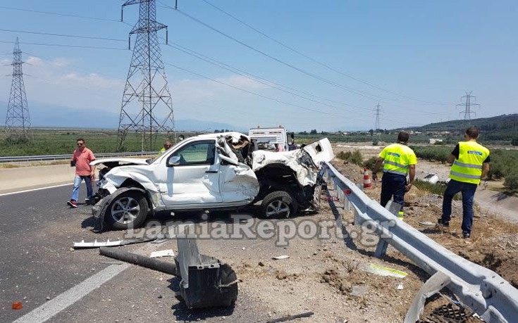 Φωτογραφίες και βίντεο από το σημείο του σφοδρού τροχαίου στις Θερμοπύλες