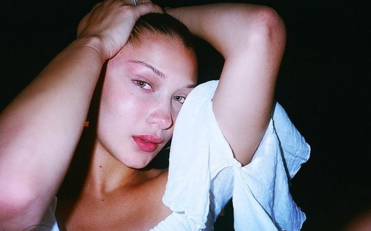 H Bella Hadid γύρισε ηλιοκαμένη από την Ελλάδα