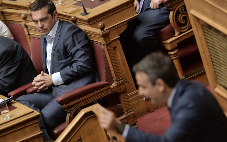 Σύγκρουση αρχηγών στη Βουλή για την οικονομία και το Σκοπιανό