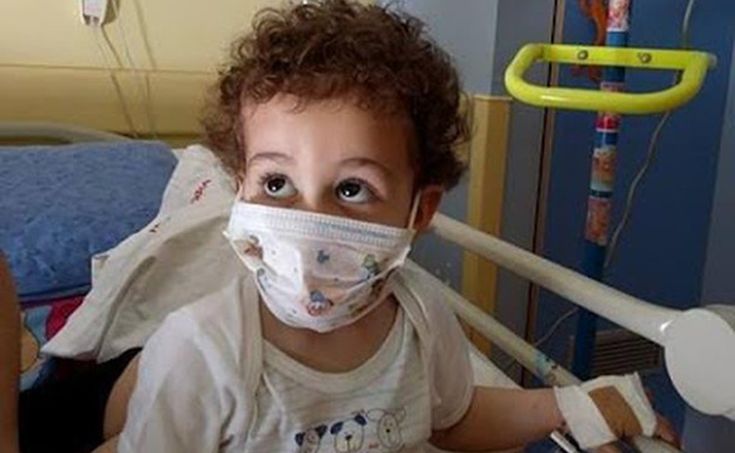 Ο μικρός Κωνσταντίνος παλεύει με τη λευχαιμία και ζητά βοήθεια