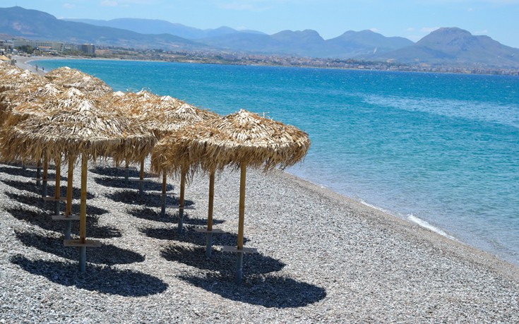 Οι ακατάλληλες παραλίες για κολύμπι εκτός Αττικής