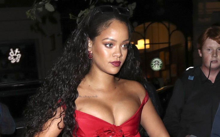 Έτοιμο να εκραγεί το μπούστο της Rihanna