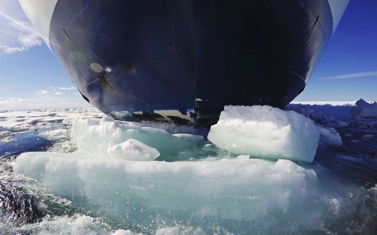 Δεξαμενόπλοιο πέρασε για πρώτη φορά την Αρκτική χωρίς συνοδεία παγοθραυστικών