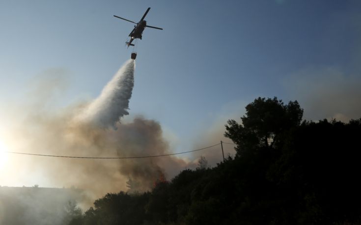 Εκπρόσωπος Πυροσβεστικής: Σε εξέλιξη το πύρινο μέτωπο στον Κάλαμο