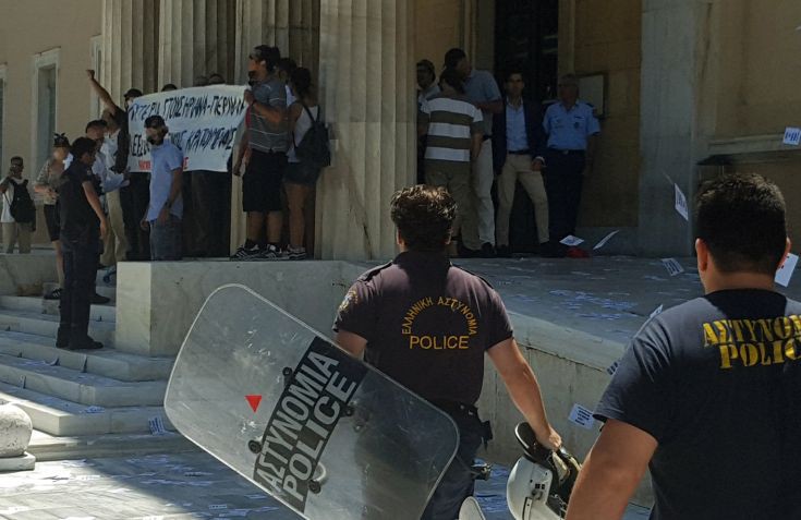 Η απάντηση του «Ρουβίκωνα» για τις δράσεις σε Βουλή, Siemens και το σπίτι του Μητσοτάκη