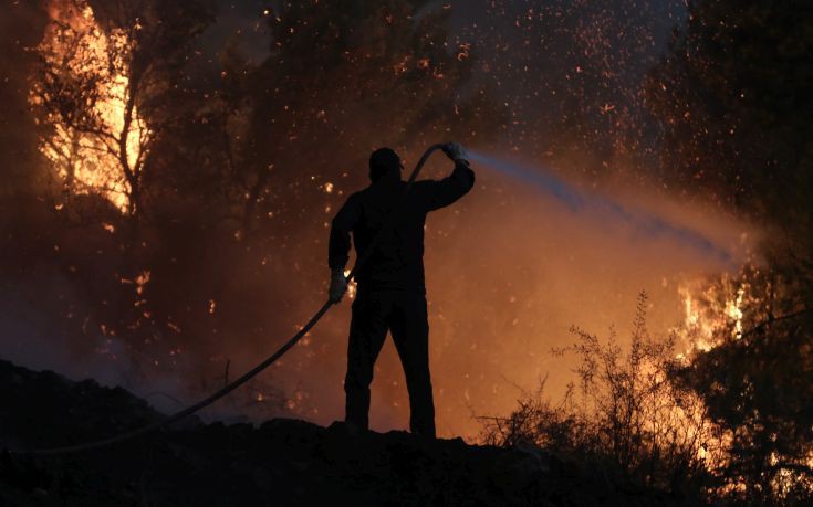 Μεγάλες καταστροφές στον Κάλαμο, αναζωπυρώνεται το μέτωπο προς Καπανδρίτι