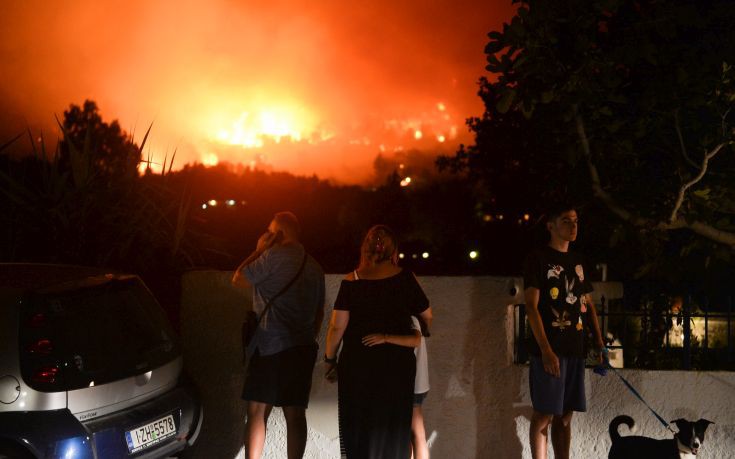 Έκκληση του δημάρχου Ωρωπού για εκκένωση της περιοχής των Αγίων Αποστόλων