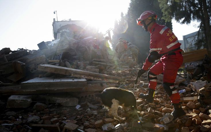 Φόβοι για τουλάχιστον 100 νεκρούς από το χτύπημα του εγκέλαδου στην Κίνα