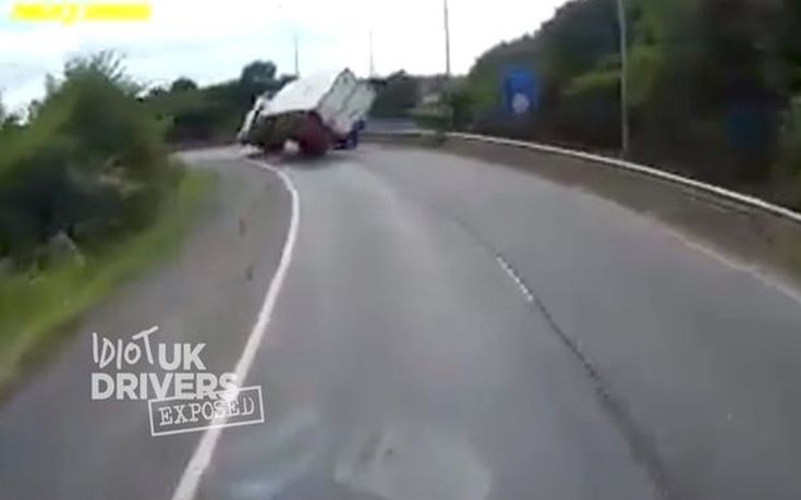 Ήθελε να προσπεράσει πάνω στη στροφή αλλά δεν υπολόγισε… το γκάζι της νταλίκας