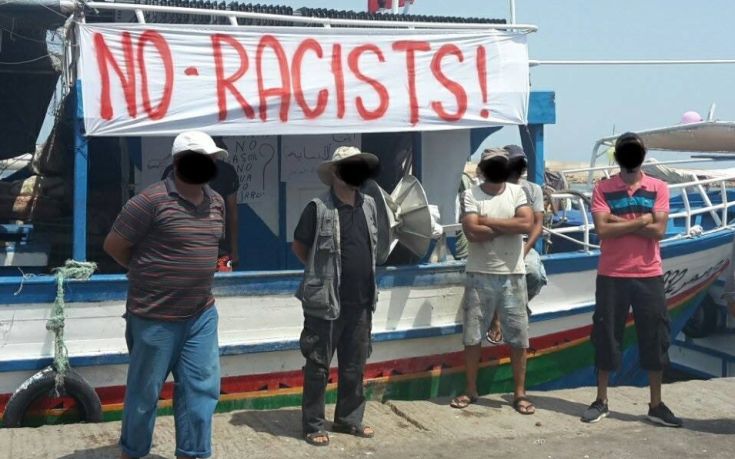Ακινητοποιημένο στα ανοικτά της Τυνησίας το πλοίο των ακροδεξιών που «ψάχνει» μετανάστες