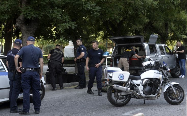 Επτά συλλήψεις από την Αντιτρομοκρατική για εμπρησμούς σε κατάστημα, ξενοδοχείο και συναγωγή στο κέντρο της Αθήνας