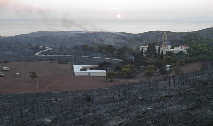 Αντιμετωπίστηκε η αναζωπύρωση της πυρκαγιάς στα Κύθηρα