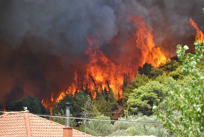 Κατακαίει τη Ζάκυνθο η μεγάλη πυρκαγιά