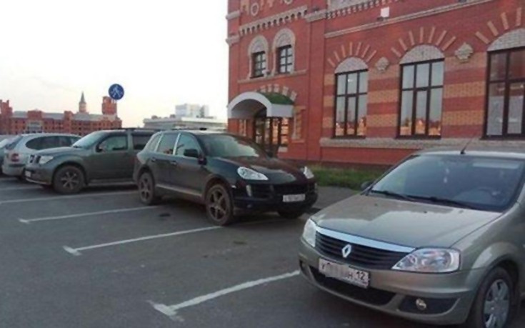 Ο άνθρωπος που παρκάρει λάθος όλες τις εποχές του χρόνου