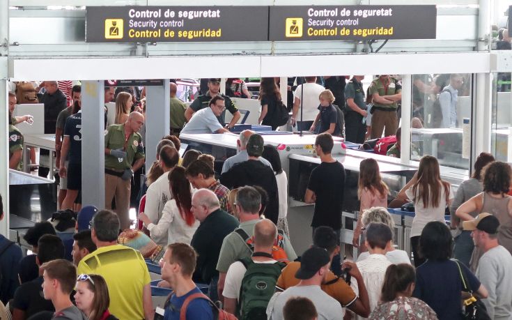 Προς νέα απεργία οι εργαζόμενοι στην ασφάλεια του αεροδρομίου της Βαρκελώνης