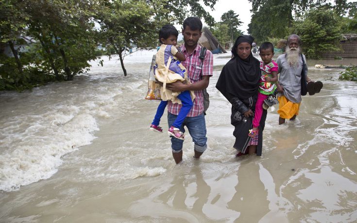 Φονικές πλημμύρες με εκατοντάδες νεκρούς σε Ινδία, Νεπάλ και Μπαγκλαντές
