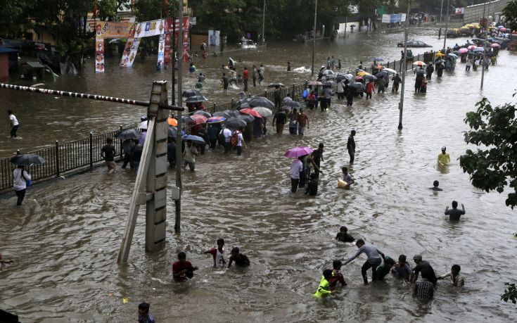 Χιλιάδες νεκροί σε Ινδία, Μπανγκλαντές και Νεπάλ από τις πλημμύρες