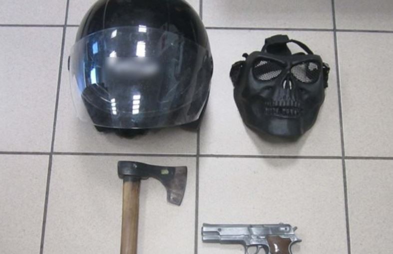 Λήστευε τράπεζες με μάσκα νεκροκεφαλή και ένα τσεκούρι