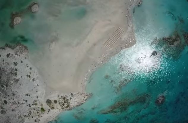 Υποβρύχια πλάνα και εικόνες από drone από το μαγευτικό Ελαφονήσι