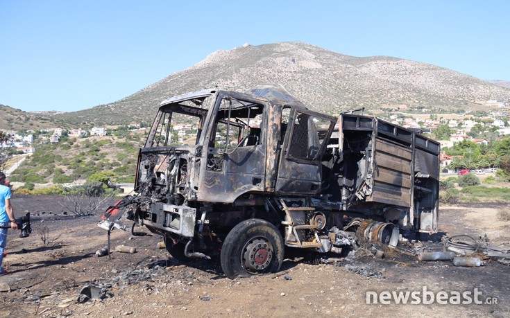 Φωτογραφίες από τη μεγάλη φωτιά στην Ανάβυσσο