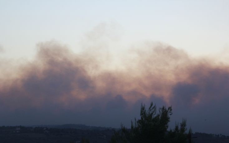 Εκτροπή της κυκλοφορίας στη λεωφόρο Μαραθώνος λόγω πυρκαγιάς