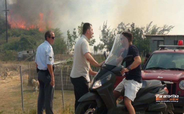 Μεγάλη φωτιά στην Παραμυθιά Θεσπρωτίας