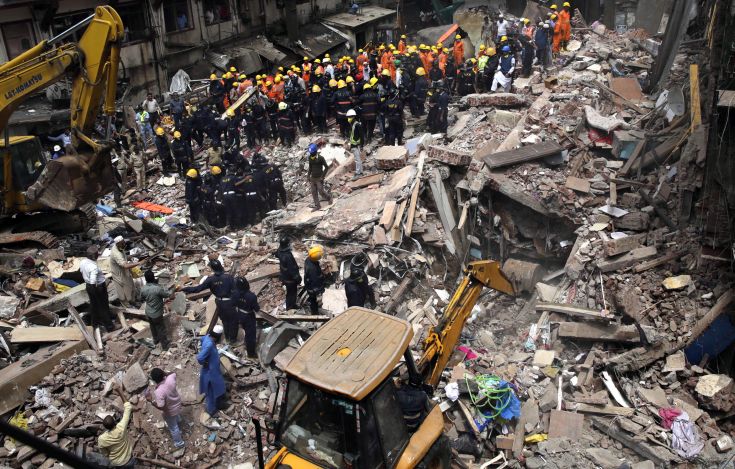 Θάνατος και συντρίμμια από την κατάρρευση κτιρίου στο Μουμπάι