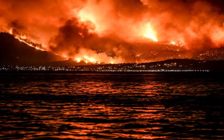 Έτσι φαινόταν η φωτιά στον Κάλαμο από την Εύβοια