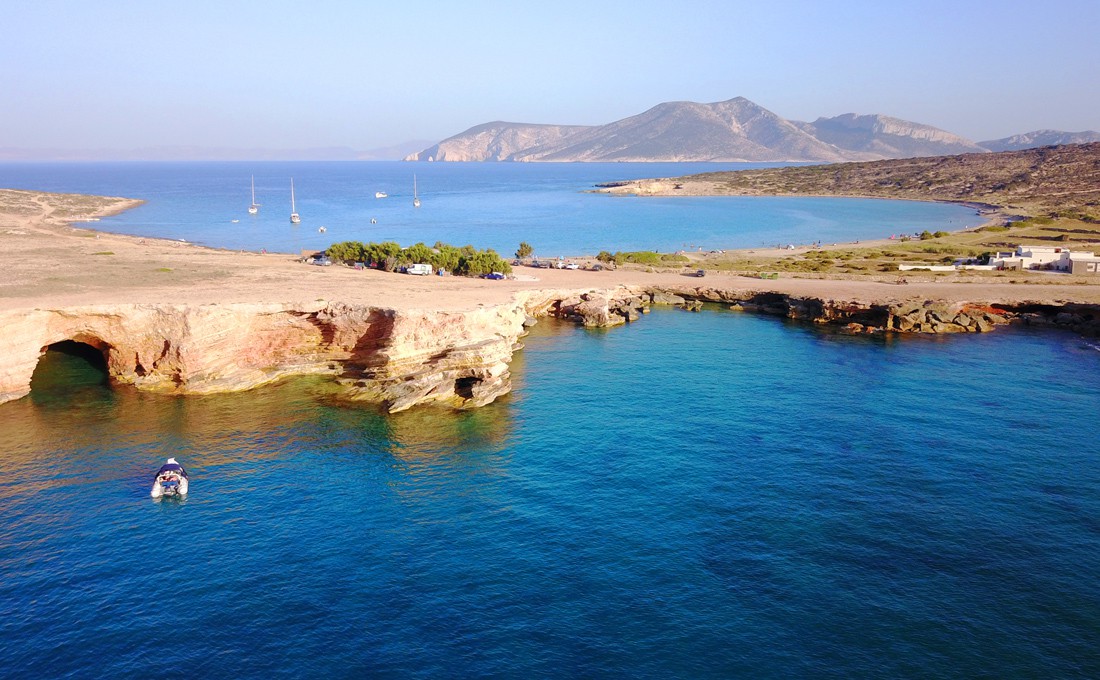 Τα Κουφονήσια με τα σμαραγδένια νερά