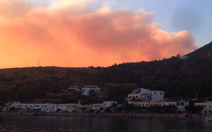 Μαίνεται η φωτιά στα Κύθηρα