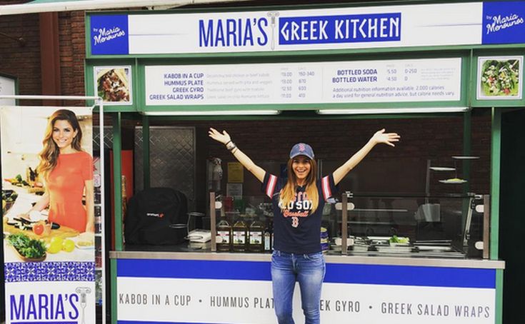 Η Μαρία Μενούνος ανοίγει καντίνα με ελληνικά φαγητά