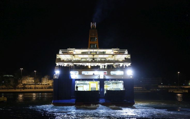 Αποκολλήθηκε πλήρως το «Blue Star Patmos»