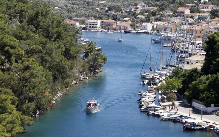 Πλοίο κλειστού τύπου 3 φορές την εβδομάδα σταθερά στους Παξούς