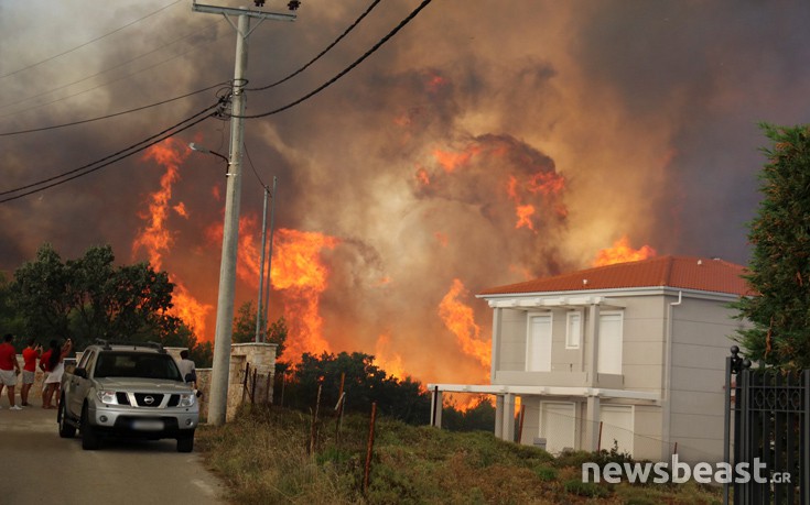 Οι φλόγες έφτασαν στα σπίτια στο Μετόχι