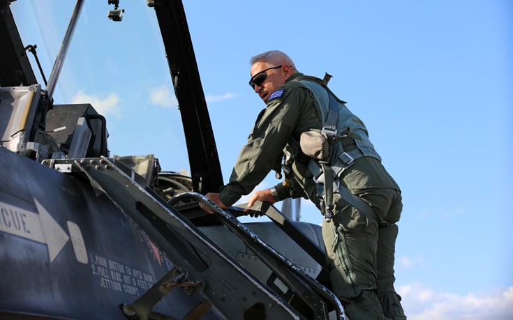 Ο αρχηγός των Ενόπλων Δυνάμεων σε «αερομαχία» με τον αρχηγό της Πολεμικής Αεροπορίας
