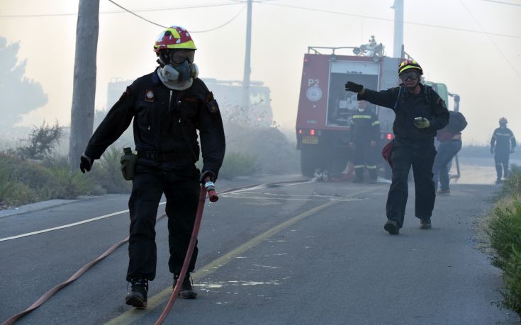 Δείτε εικόνες από την νταλίκα που κάηκε στην εθνική οδό