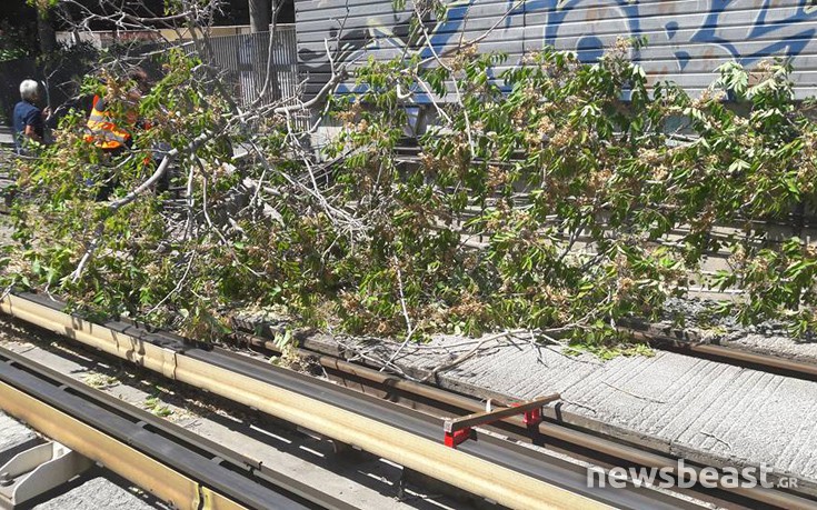 Καθυστερήσεις στον ηλεκτρικό, έπεσαν δέντρα στον σταθμό του Ταύρου