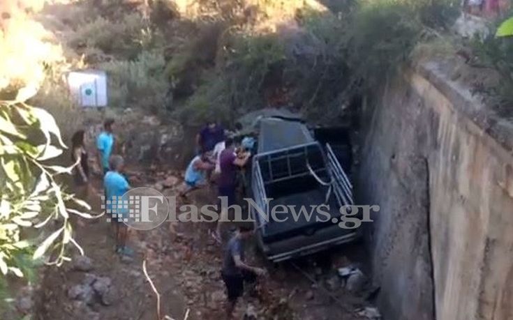 Βουτιά αυτοκινήτου σε χαντάκι στην Κρήτη