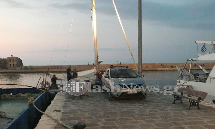 Αρχαία αντικείμενα σε ιστιοφόρο στο λιμάνι των Χανίων