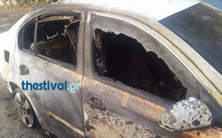 Αυτοκίνητο πήρε φωτιά στην εθνική οδό Θεσσαλονίκης-Μουδανιών