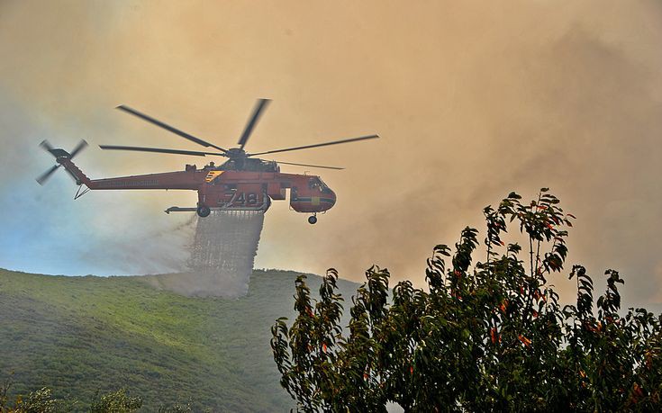 Μάχη για τον έλεγχο της πυρκαγιάς στη Ζάκυνθο