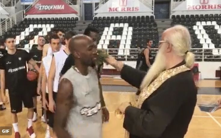 Ο Ντίλαρντ ήθελε να ελέγξει τη γενειάδα του πατέρα Χρήστου