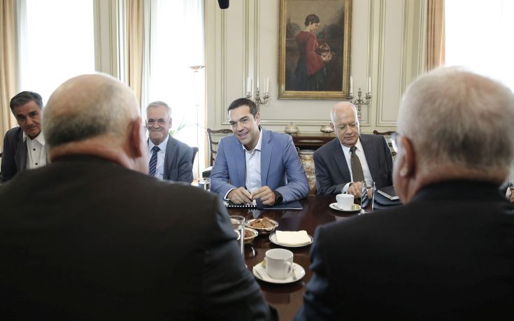 Τσίπρας σε τραπεζίτες: Μπορούμε να φτάσουμε στο 2017 σε ανάπτυξη κοντά στο 2%