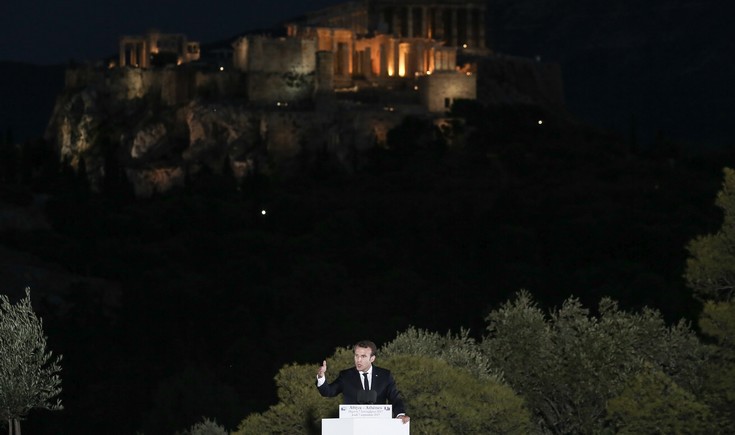 «Κιτς, υπερβολικό και αθεράπευτα αφελές το όραμα του Μακρόν»